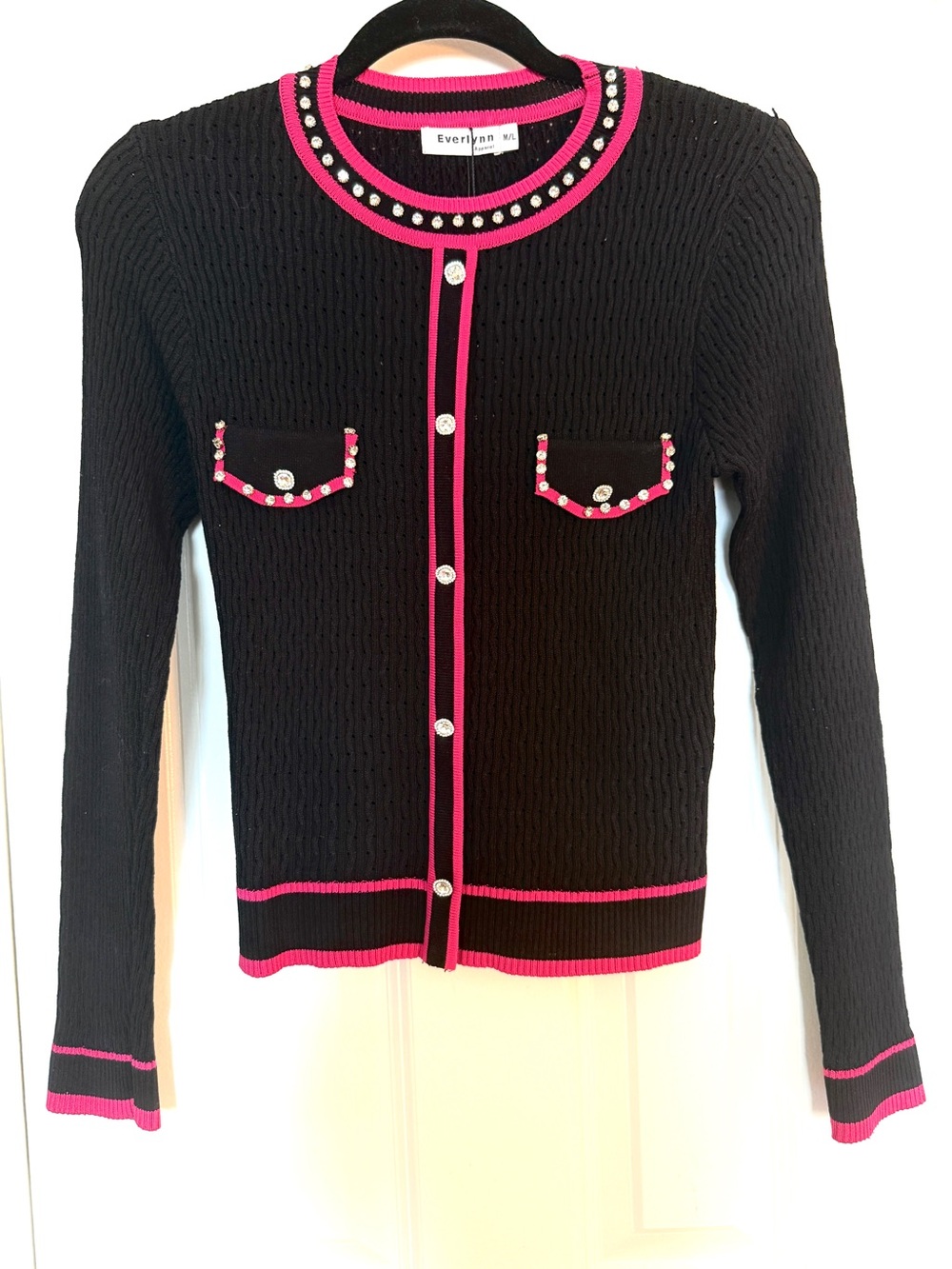 🎀 NWT Stunning Everlynn TOP GEMS M L 🎀